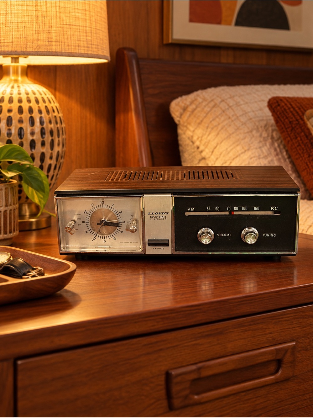 Vintage Lloyd’s AM Clock Radio Solid State 2-Speaker Woodgrain – Works